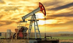 النفط يواصل التراجع وبرنت يقترب من 59 دولاراً للبرميل